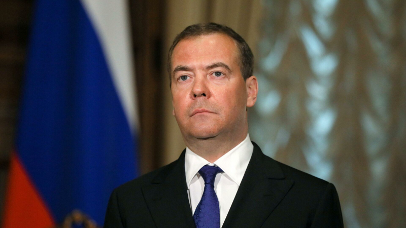Медведев прокомментировал послание Путина Федеральному собранию