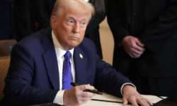 Дональд Трамп прекратил финансирование «Голоса Америки» и «Радио «Свобода»*