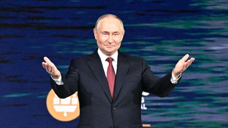 Россия и Китай не формируют новый миропорядок, они его только оформляют - Путин на ПМЭФ