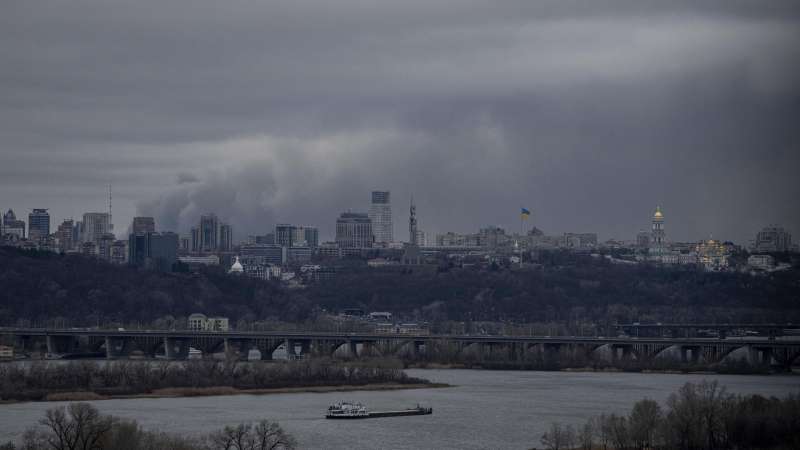 Украинские СМИ сообщили о взрывах в Киевской области