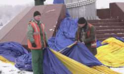 В Киев сняли с флагштока главный флаг Украины