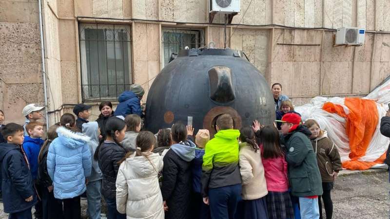 В Русском доме в Астане открылась Неделя космоса и выставка "Мой космос"